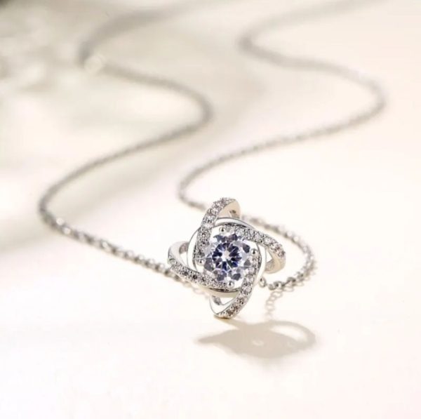 Necklace Ladies Cold Wind Four Leaf Clover With Diamonds Brass Pendant Jewelry
