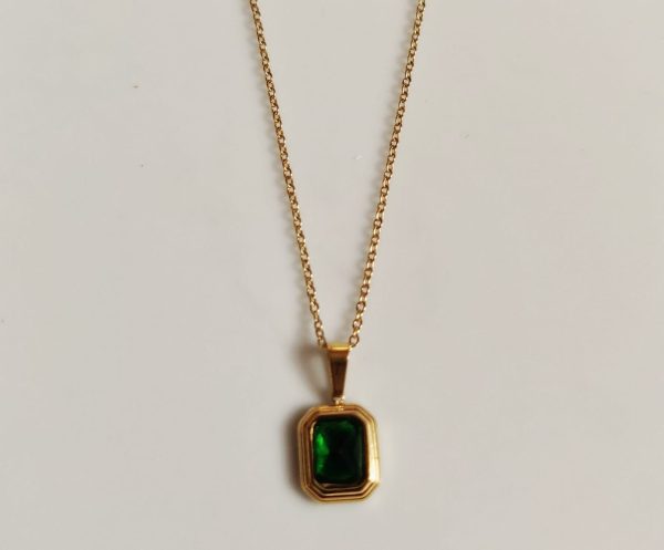 Zirkon Nug With Golden Chain Pendent