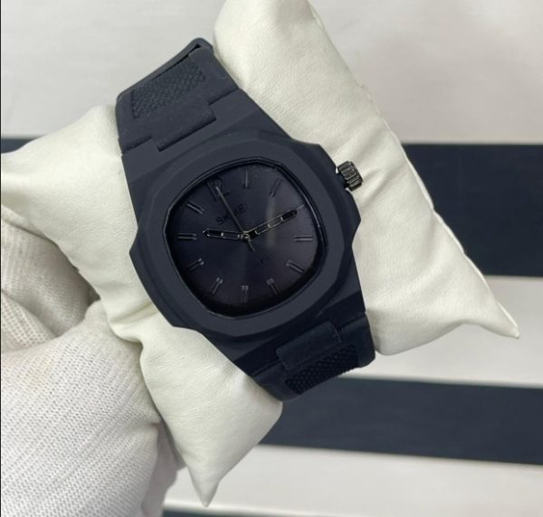 Skmei New Men Quartz Watch With Silicone Strap ( Original )