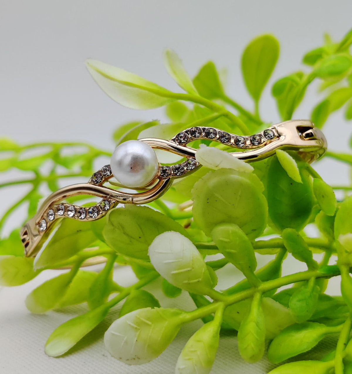Graceful Adjustable Bracelet With Dazzling Pearl Accent