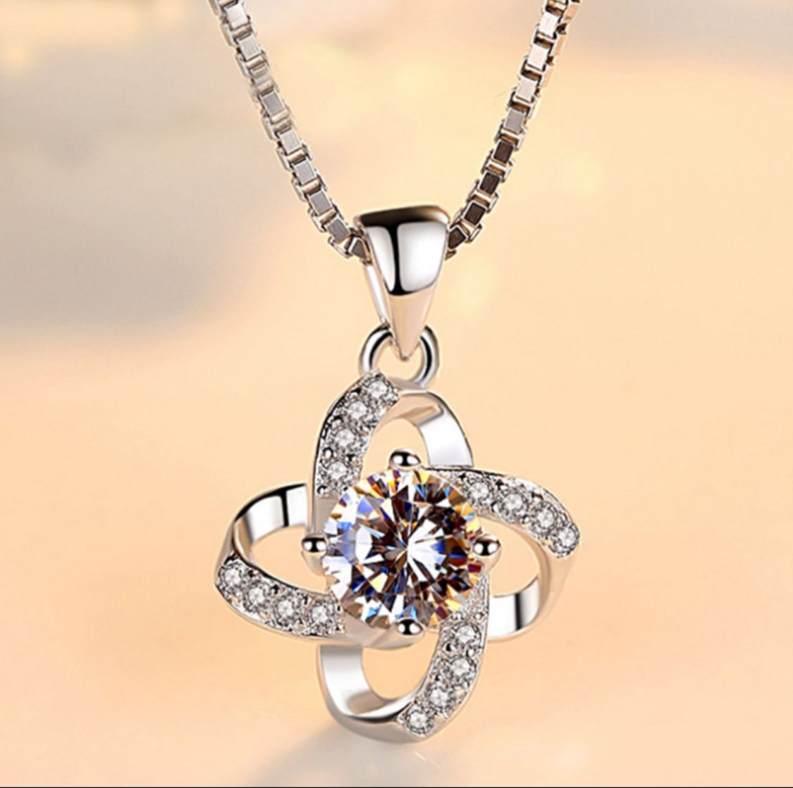 Necklace Ladies Cold Wind Four Leaf Clover With Diamonds Brass Pendant Jewelry