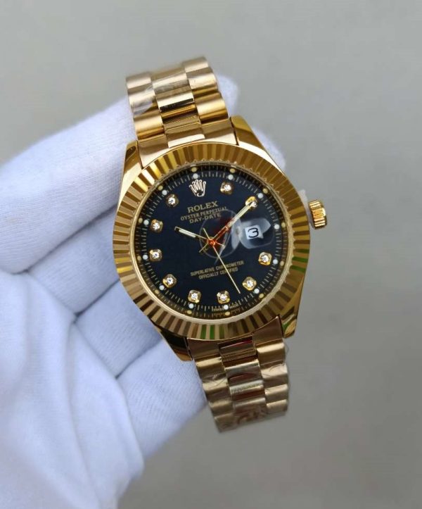 Luxury Day-date Quartz Watch – Precision Timekeeping With Diamond Hour Markers & Premium Gift Box